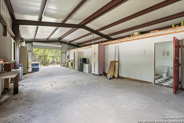 Listing photo id 18 for 3701 Fischer Store