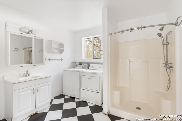 Listing photo id 19 for 3701 Fischer Store