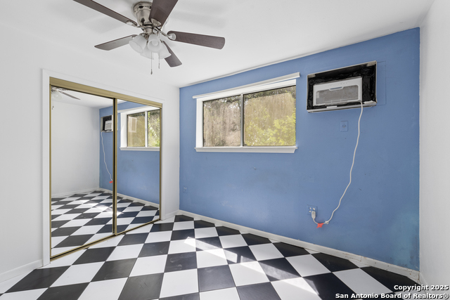 Listing photo id 20 for 3701 Fischer Store