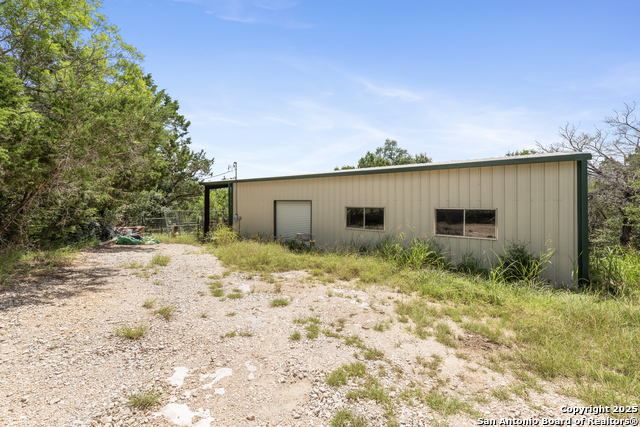 Listing photo id 23 for 3701 Fischer Store