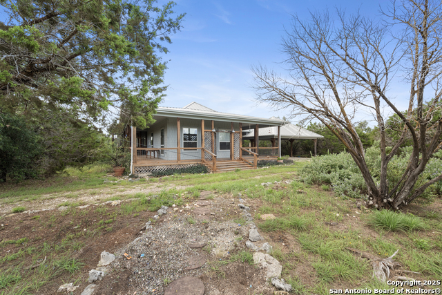 Listing photo id 24 for 3701 Fischer Store