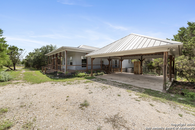 Listing photo id 26 for 3701 Fischer Store