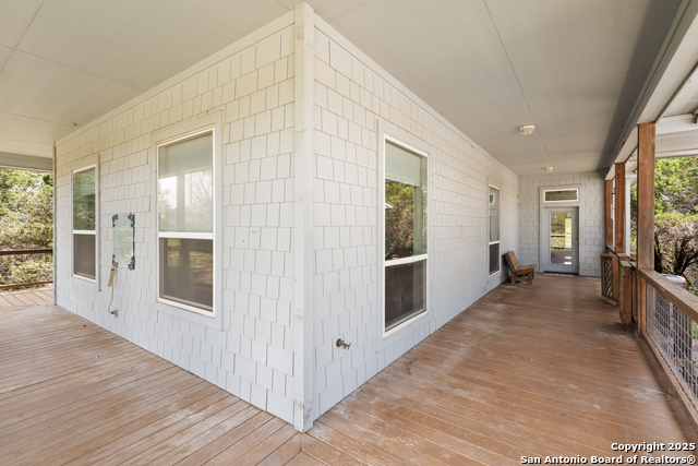 Listing photo id 28 for 3701 Fischer Store