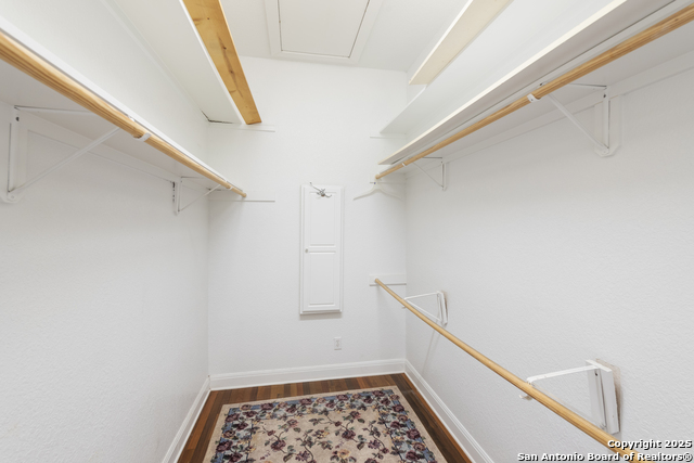 Listing photo id 29 for 3701 Fischer Store