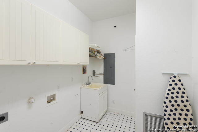 Listing photo id 30 for 3701 Fischer Store