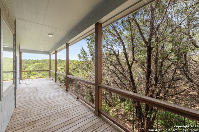 Listing photo id 32 for 3701 Fischer Store