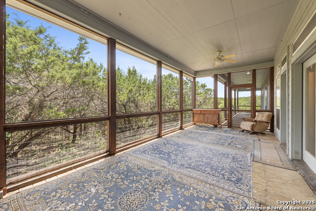 Listing photo id 35 for 3701 Fischer Store