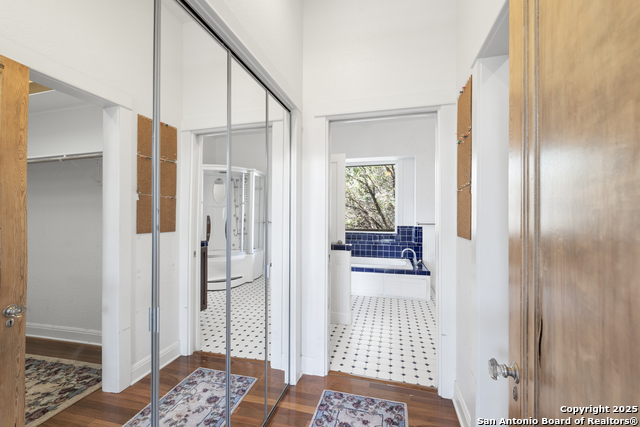 Listing photo id 36 for 3701 Fischer Store