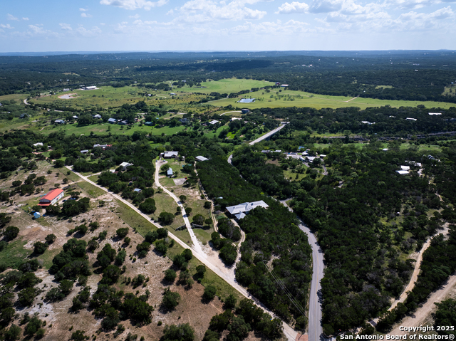 Listing photo id 2 for 3701 Fischer Store