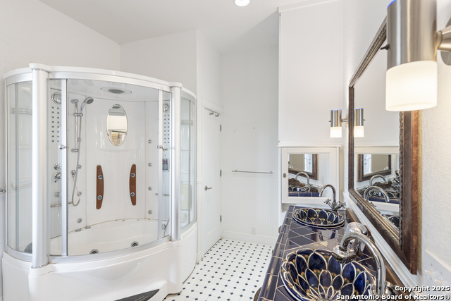 Listing photo id 41 for 3701 Fischer Store