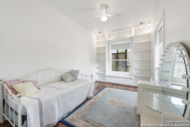 Listing photo id 43 for 3701 Fischer Store