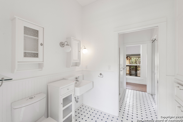 Listing photo id 46 for 3701 Fischer Store