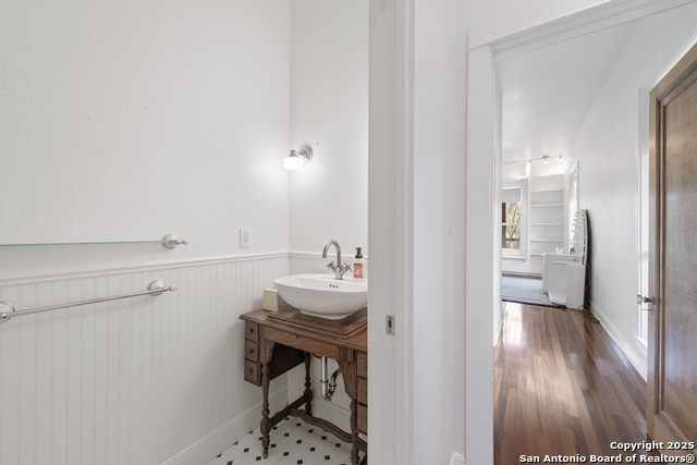 Listing photo id 47 for 3701 Fischer Store