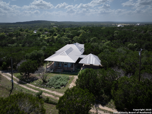 Listing photo id 3 for 3701 Fischer Store