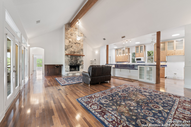 Listing photo id 49 for 3701 Fischer Store