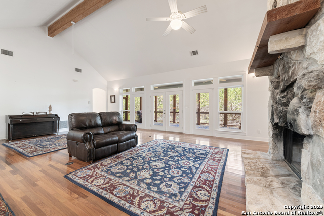 Listing photo id 50 for 3701 Fischer Store