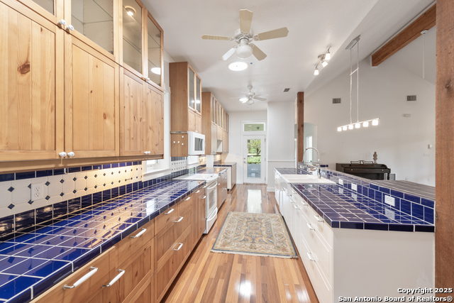 Listing photo id 51 for 3701 Fischer Store