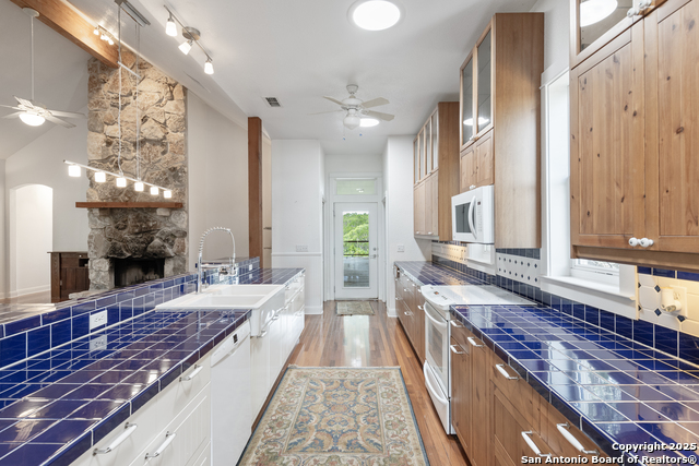 Listing photo id 53 for 3701 Fischer Store