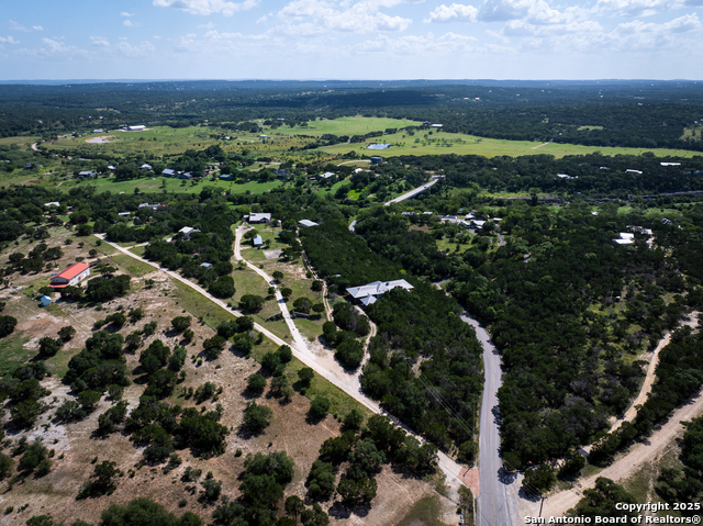 Listing photo id 4 for 3701 Fischer Store