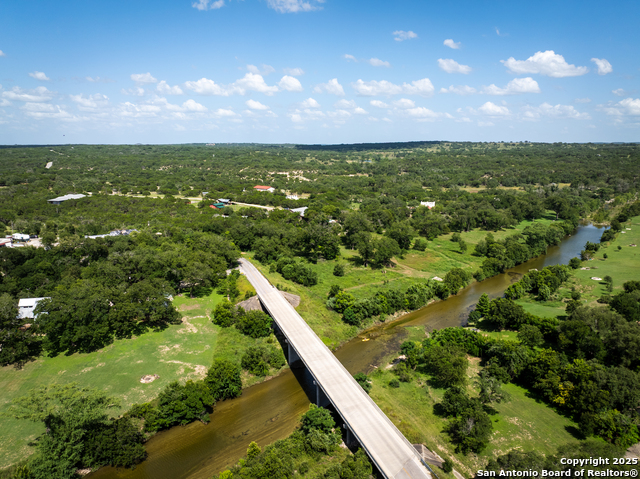 Listing photo id 6 for 3701 Fischer Store
