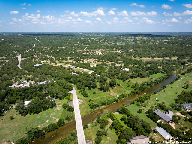 Listing photo id 7 for 3701 Fischer Store