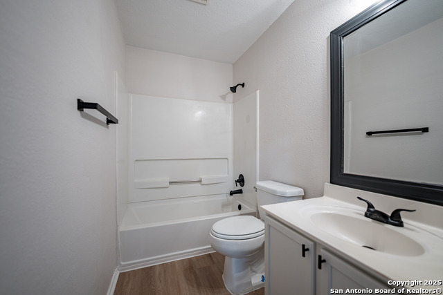 Listing photo id 22 for 11202 Berkley Sq