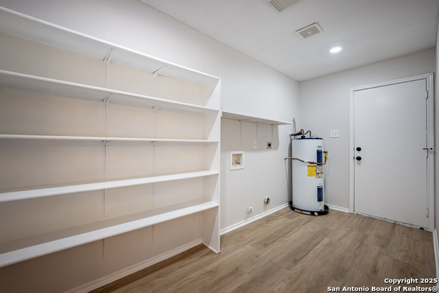 Listing photo id 31 for 11202 Berkley Sq