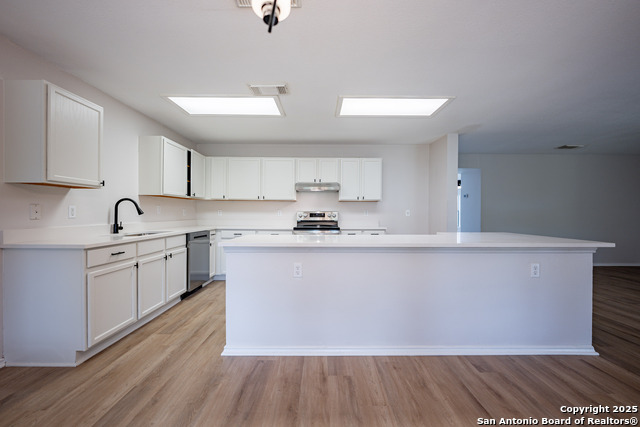 Listing photo id 2 for 11202 Berkley Sq
