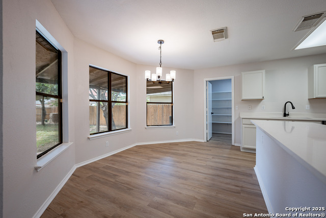 Listing photo id 4 for 11202 Berkley Sq
