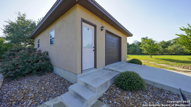 Image 28 of 43 For 1408 Olivastro