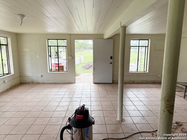 Listing photo id 10 for 1391 Highway 39