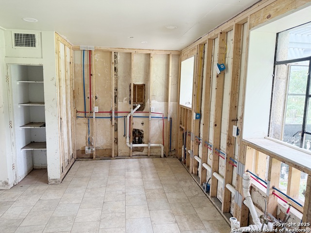 Listing photo id 13 for 1391 Highway 39