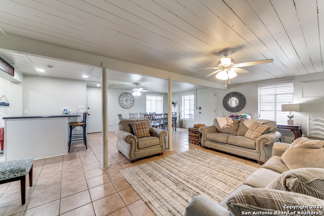 Listing photo id 5 for 1391 Highway 39