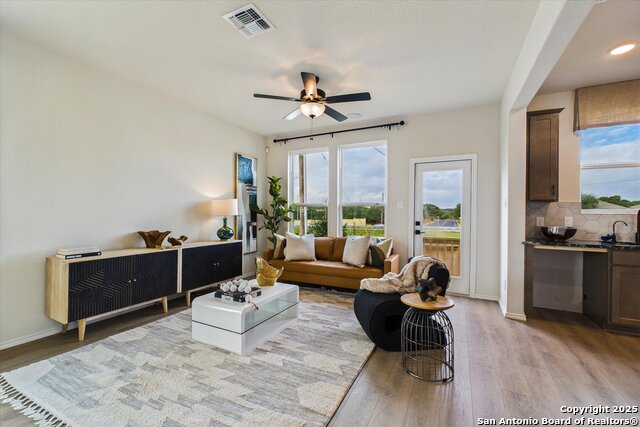 Listing photo id 6 for 1018 West 1604 North Unit 201