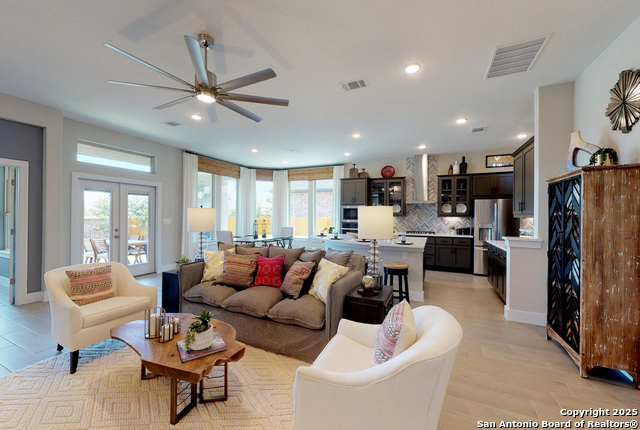 Listing photo id 13 for 209 Sawtooth Oak