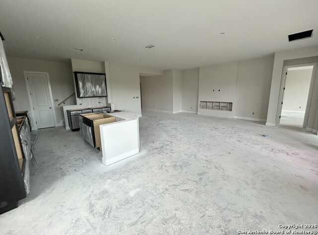 Listing photo id 3 for 209 Sawtooth Oak