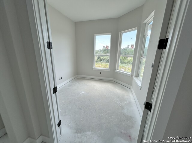 Listing photo id 4 for 209 Sawtooth Oak