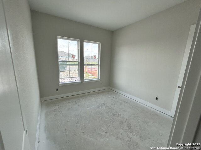 Listing photo id 5 for 209 Sawtooth Oak