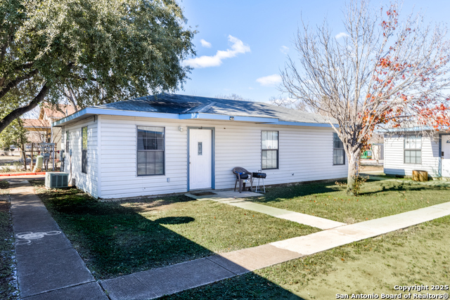 Image 14 of 41 For 927 Formosa Blvd W