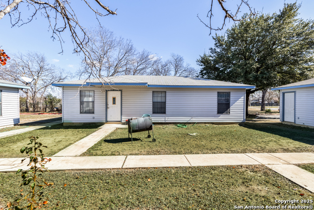 Image 18 of 41 For 927 Formosa Blvd W