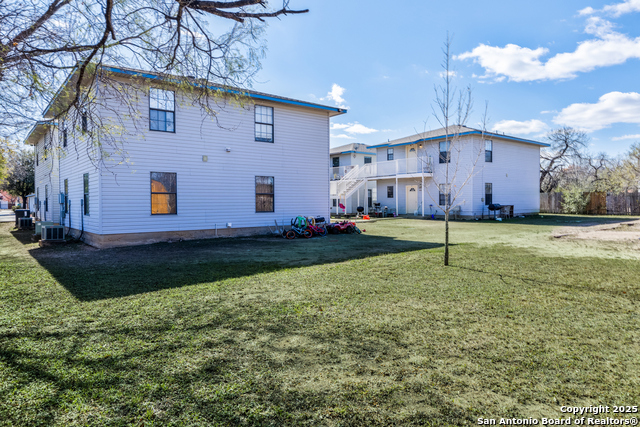 Image 19 of 41 For 927 Formosa Blvd W