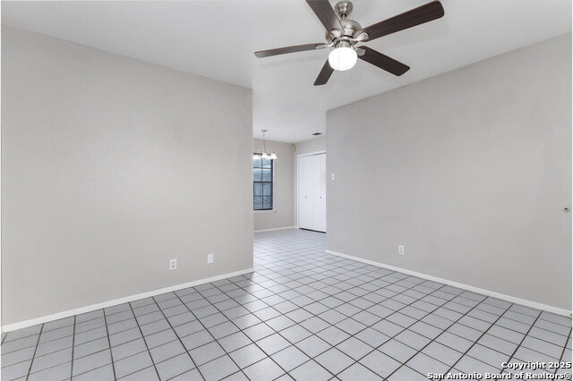 Image 23 of 41 For 927 Formosa Blvd W