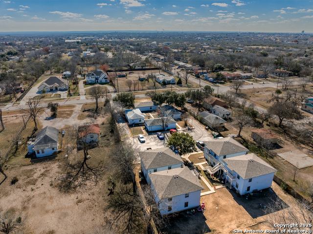 Image 3 of 41 For 927 Formosa Blvd W