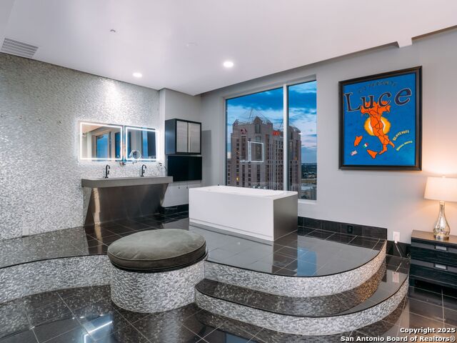Image 9 of 24 For 610 Market E 2818