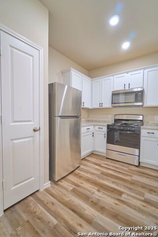 Image 20 of 32 For 490 Abigail  