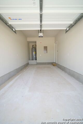 Image 27 of 32 For 490 Abigail  