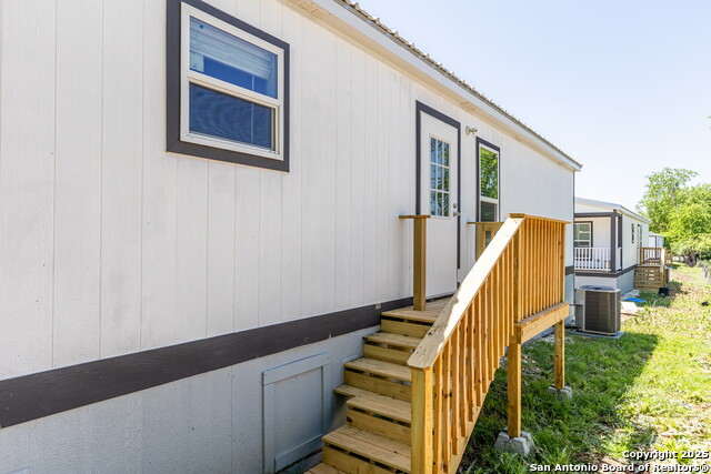 Image 20 of 22 For 193 Live Oak  1