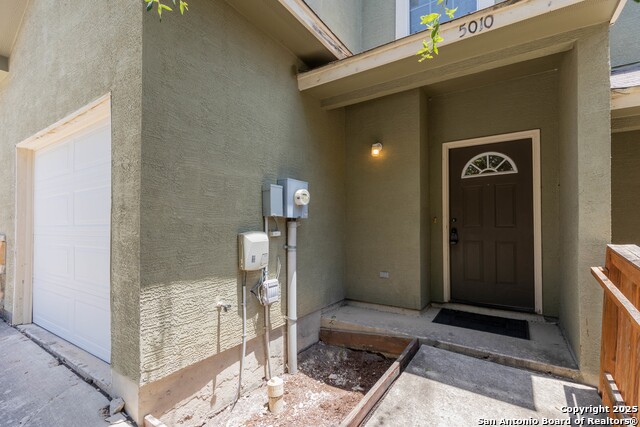 Image 2 of 28 For 5010 Flipper Dr