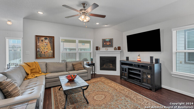 Listing photo id 8 for 4067 Legend Meadows