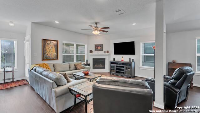 Listing photo id 10 for 4067 Legend Meadows